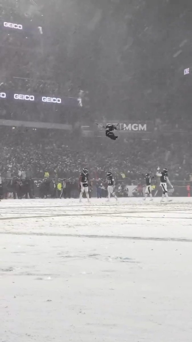 The Philadelphia Eagles love themselves some ❄️ 📺: #LARvsPHI on NBC 📱: Stream on NFL+ + Peacock