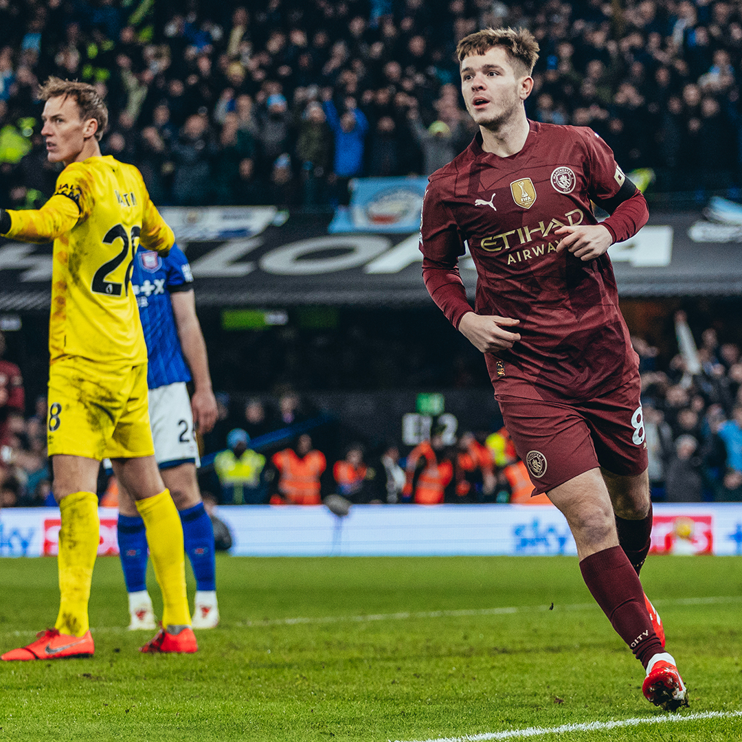 👊 James Mcatee's first Premier League goal for City!