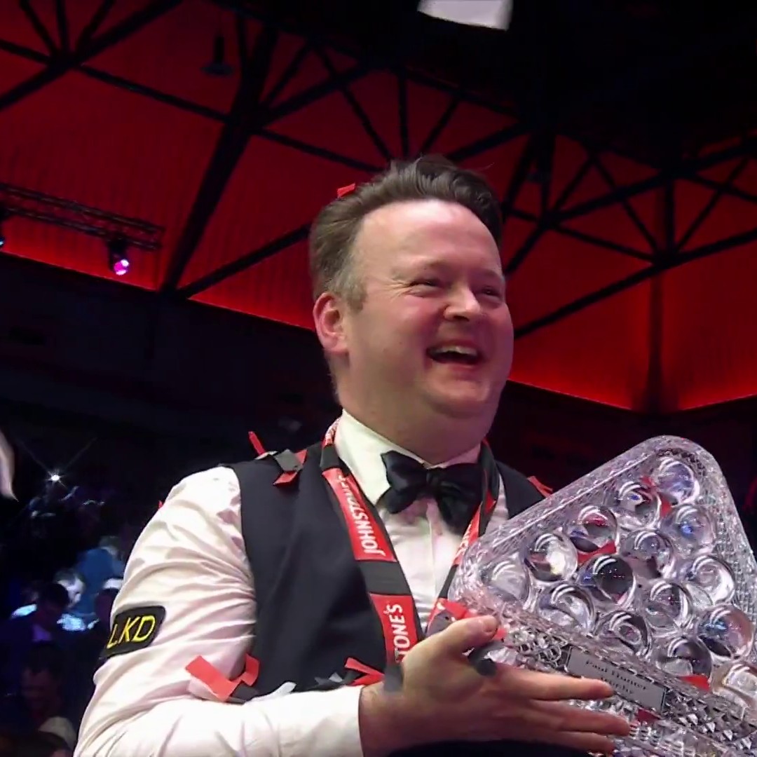 Your 2025 Masters champion 👏👏👏👏 Shaun Murphy lifts the Paul Hunter trophy! 🏆 #MastersSnooker