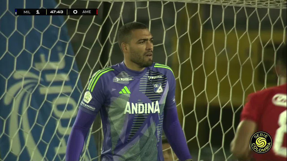 ¡Atajadón de Montero y blooper de Candelo en la seriecolombia! El aquero de Millonarios evitó el gol de América de Cali en el inicio del segundo tiempo. ▶️ Más 🇨🇴 #SerieColombia en #DisneyPlus.