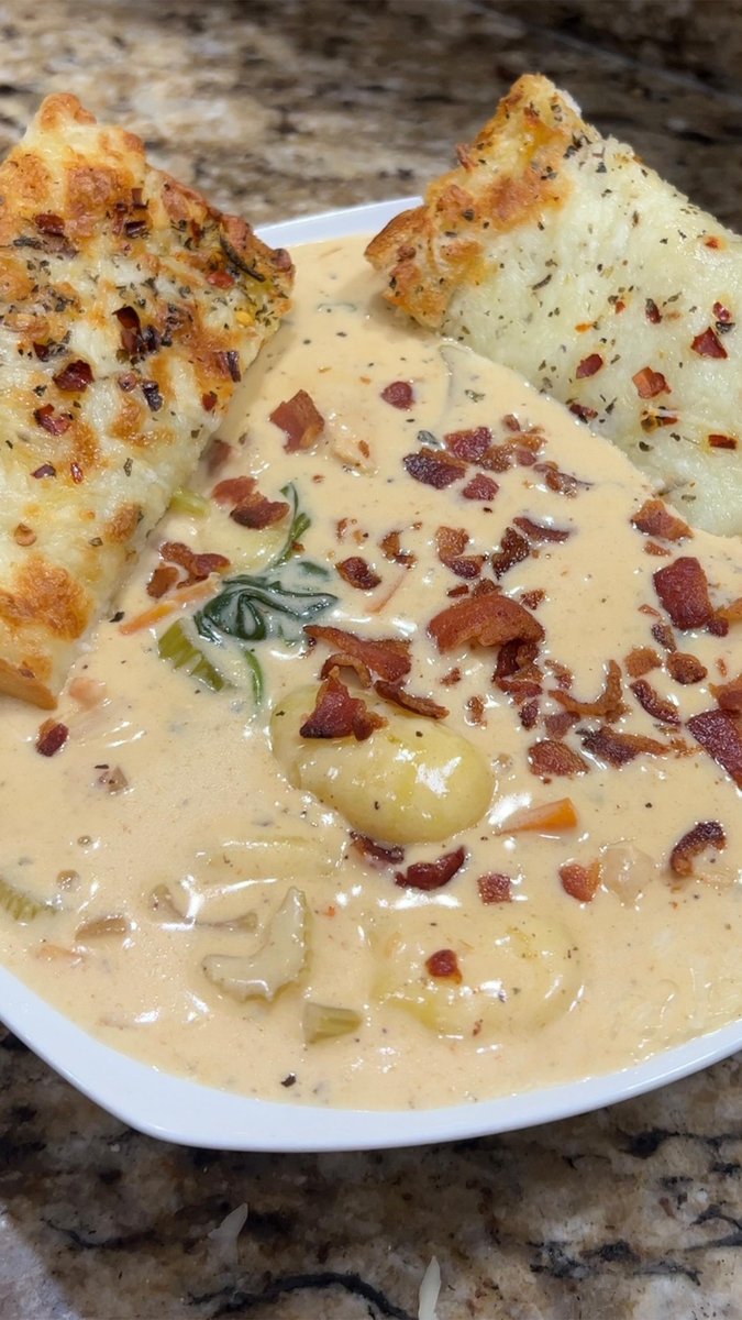 Better than Olive Garden Chicken &amp; Gnocchi Soup