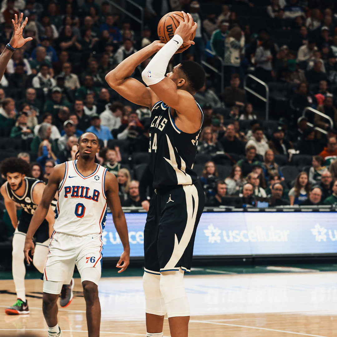 Giannis set the tone from the jump. 34 PTS | 15 REB | 6 AST | 76% FG