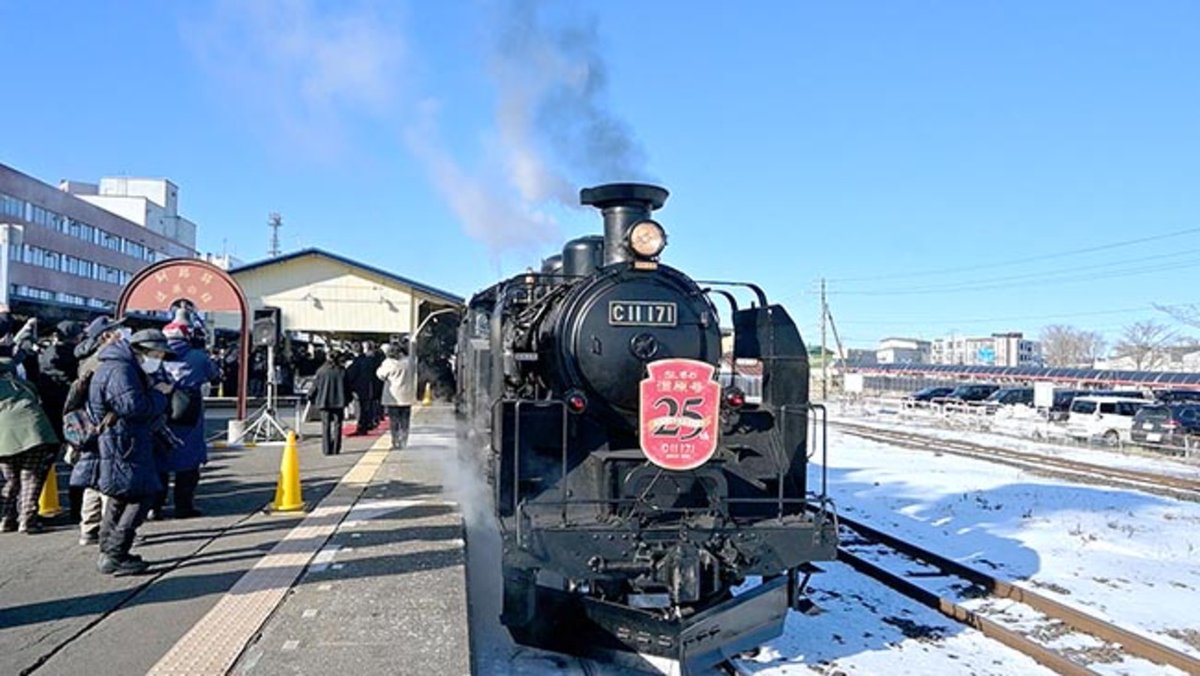 SL冬の湿原号 発車進行 JR釧網線釧路―標茶間 冬の臨時観光列車 煙と雪のコントラストをお楽しみください 記事👉 <北海道鉄道俱楽部>