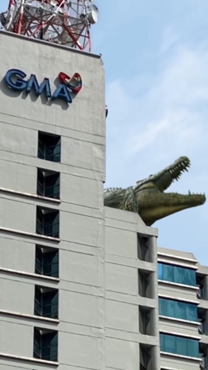 TINGNAN: VP Sara Duterte, namataang nag-aamok sa gusali ng GMA Network.
