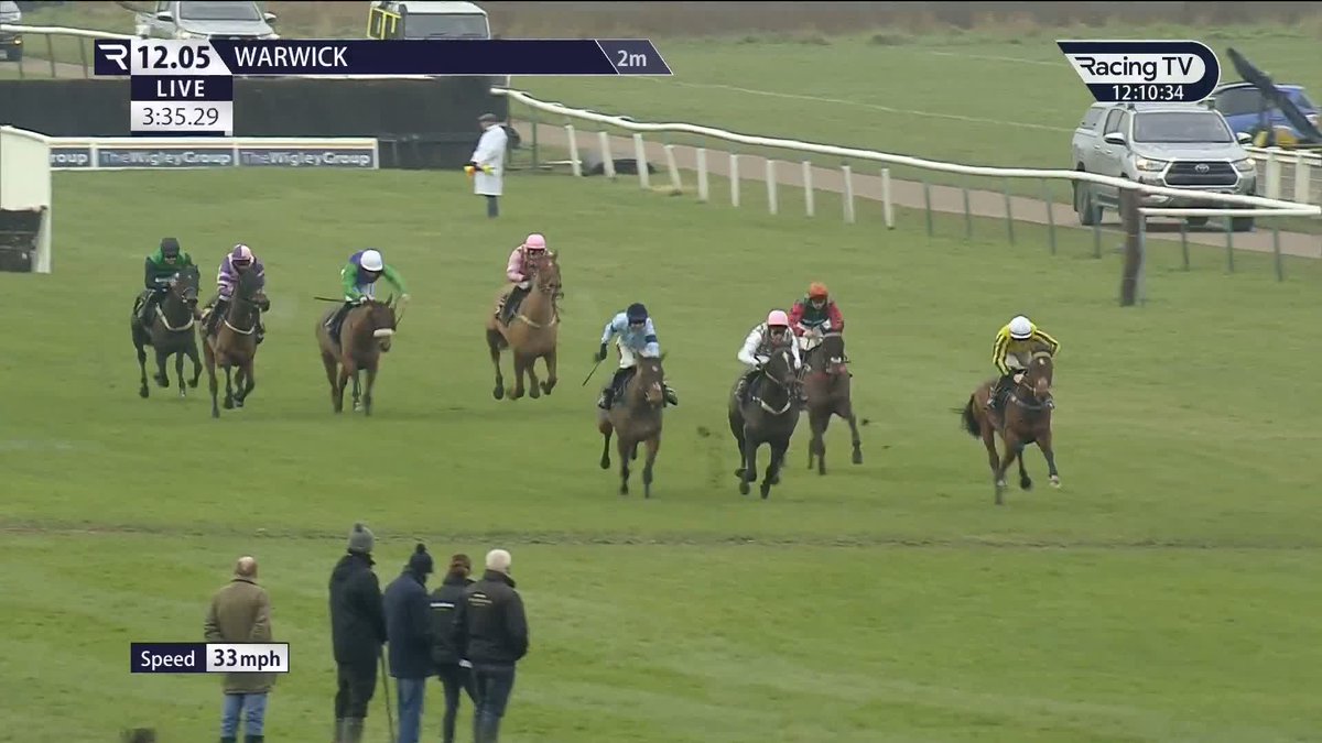 Off the mark 🟨⬛️ Lavender Hill Mob makes it third time lucky over hurdles to continue the good form of the James Owen Racing team. Sam Twiston-Davies | Warwick Racecourse