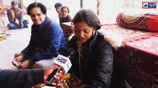 Viral Giral Monalisa ने बताई परेशानी वायरल होने से खाना नहीं मिलेगा मेरी माला नहीं बिकेगी #MahaKumbh #Mahakhumb2025 #Prayagraj #monalisa #IndiaNews