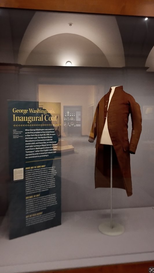 What did George Washington wear when he was inaugurated as the first president of the United States? 🇺🇸 In April of 1789, Washington wore this suit coat to his inauguration in New York. For a limited time, this coat is on display in our museum. Don't miss this opportunity to witness a piece of history in person. Learn more about the suit coat: