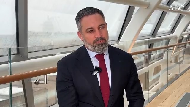 Son raros y nos quieren imponer sus pensamientos extraños. Eso es la ideología Woke, eso es el progresismo. Santiago Abascal 🇪🇸 ⬇