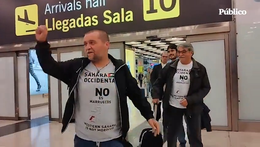 🎥Así han recibido a los compañeros expulsados por Marruecos del Sáhara Occidental en el aeropuerto de Barajas