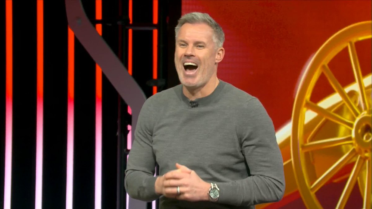 "I'm going to ask a question to Jamie" 👀 Jamie Carragher's answering the questions this week! 😅