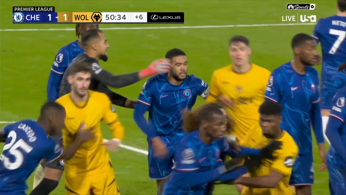 Everything about this goalkeeping is sh¡t 🙄