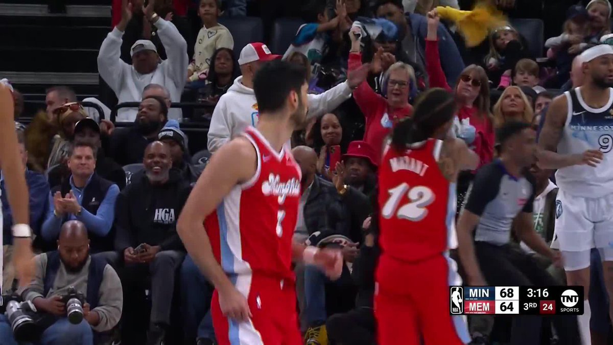 Ja finds Aldama for the FLUSH 💪
