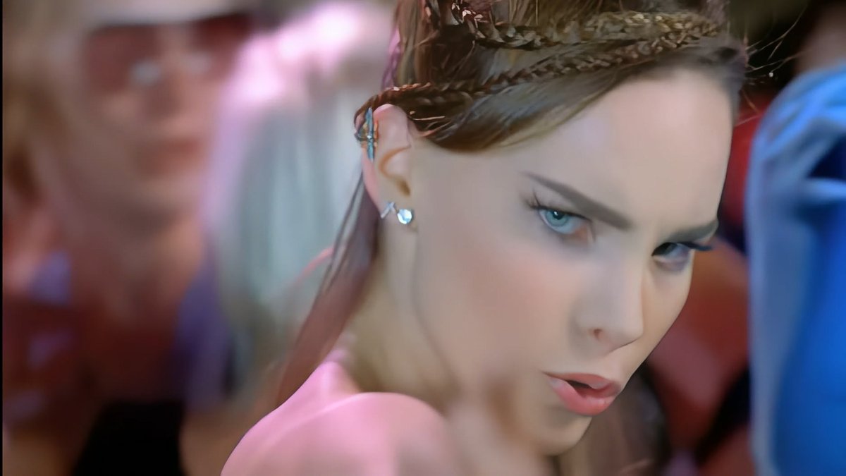 Mejor junte de una popstar mexicana y un rapero y desactivo