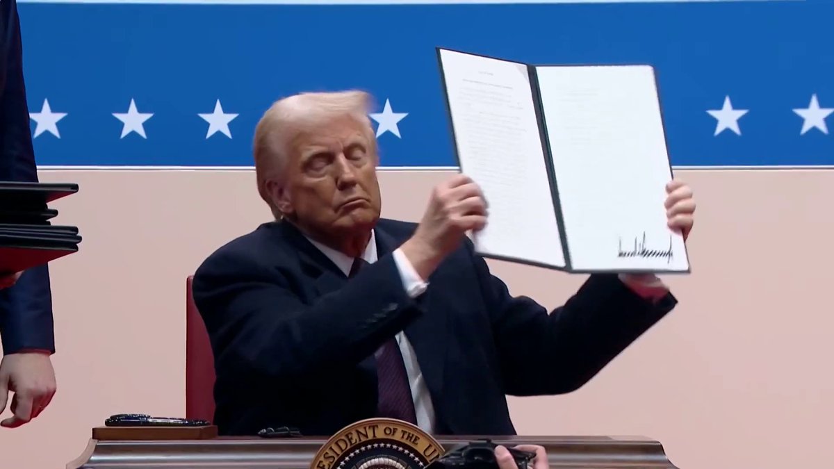 Presidente Trump firma varias órdenes ejecutivas : ✍️anuló 78 órdenes ejecutivas de la Administración Biden. ✍️Retiro de 🇺🇸 del Acuerdo de Paris. ✍️Restauración del derecho a la libertad de expresión. ✍️prohibir trabajo remoto a empleados federales.