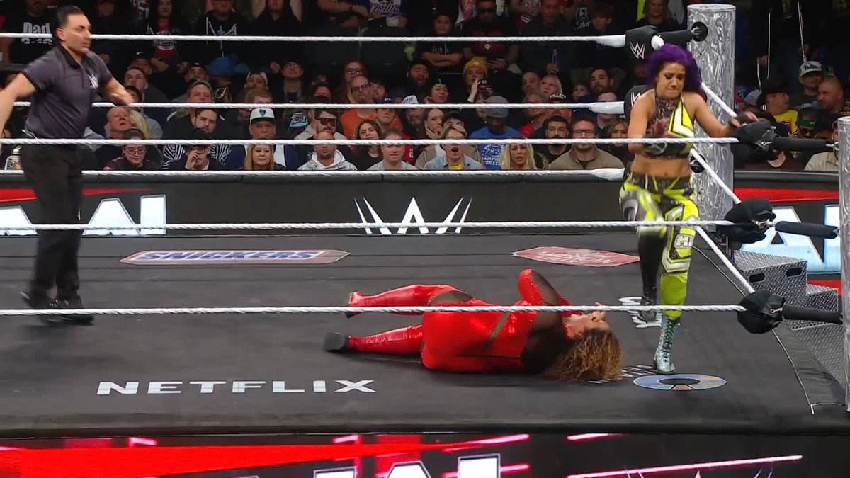 MOVE THIEF! 😤 Bayley #RawOnNetflix