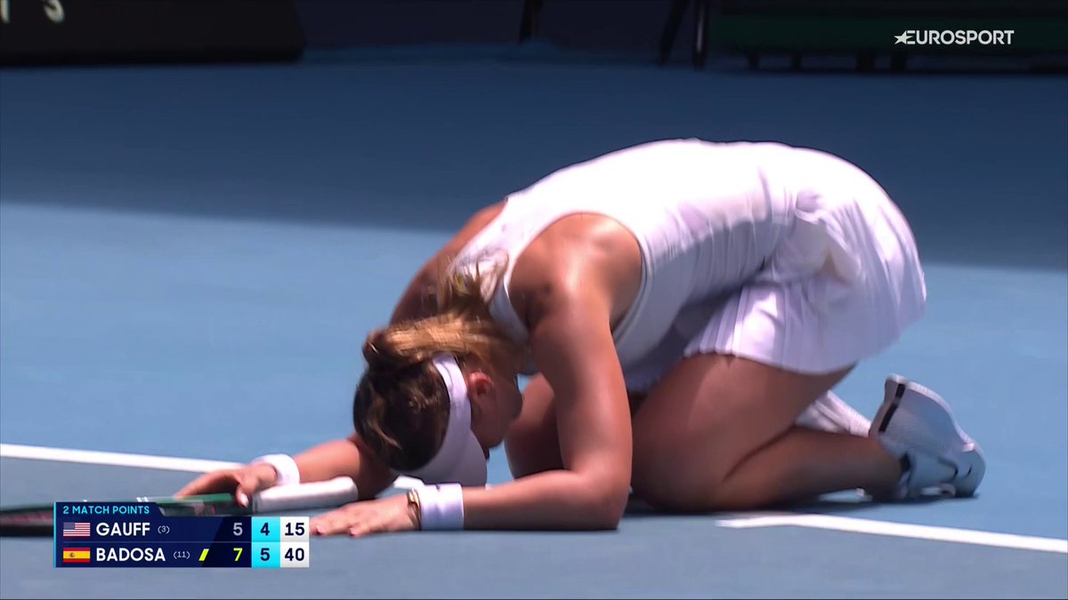 ยกยกLO HA HECHO!! Paula Badosa ๐ช๐ธ rompe la gran barrera psicolรณgica de su carrera y es ๐ฆ๐๐ ๐๐๐๐ก๐๐๐๐ฆ๐ง๐ ๐ฑ๐ฒ ๐๐ฅ๐๐ก๐ ๐ฆ๐๐๐ por primera vez tras una exhibiciรณn ante la Nยบ3 del mundo. Sรญ Paula, estรกs entre las CUATRO mejores del #AO2025
