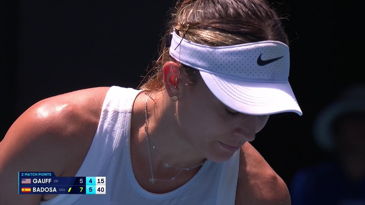 Paula Badosa’s reaction after beating Coco Gauff at the Australian Open. She falls on her knees, overcome with emotion. 1st Grand Slam Semifinal. Doctors told her she might have to retire from the sport because of her injury. Look at her now. 🥹