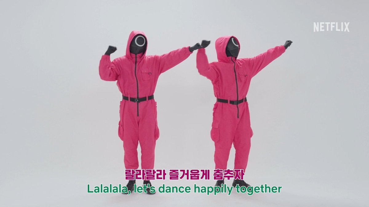 みんな!一緒に"まるくまるく"踊らない? まずはピンクガード先生と一緒に練習してみよう。 #イカゲーム #イカゲーム2 #イカれたゲーム #イカれたゲームは止まらない #SquidGame #SquidGame2