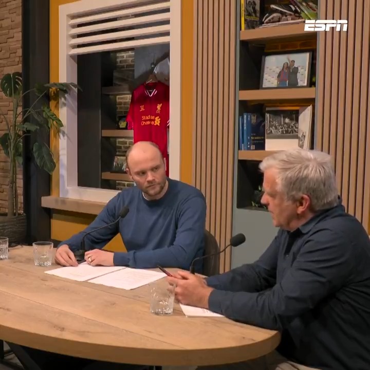 Alex Kroes wil met Youri Regeer Ajax-dna toevoegen aan de selectie, alleen: "Farioli ziet het niet in hem zitten als rechtsback" 👀 #Tekengeld