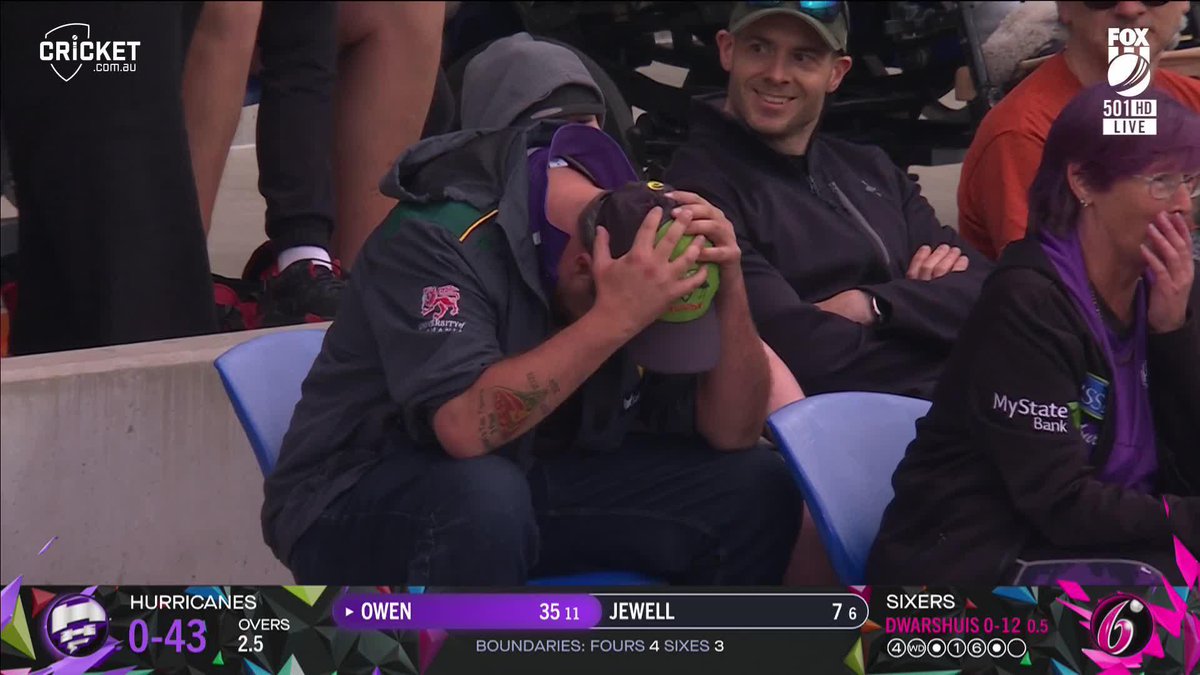 Have you ever seen someone so devastated to drop a catch? 😂 #BBL14