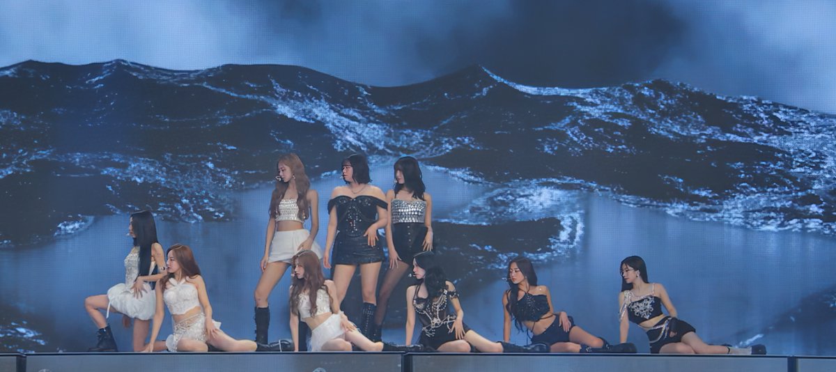 ━ PERFECT WORLD by #TWICE ⭐NISSAN STADIUM 🇯🇵 (2024)