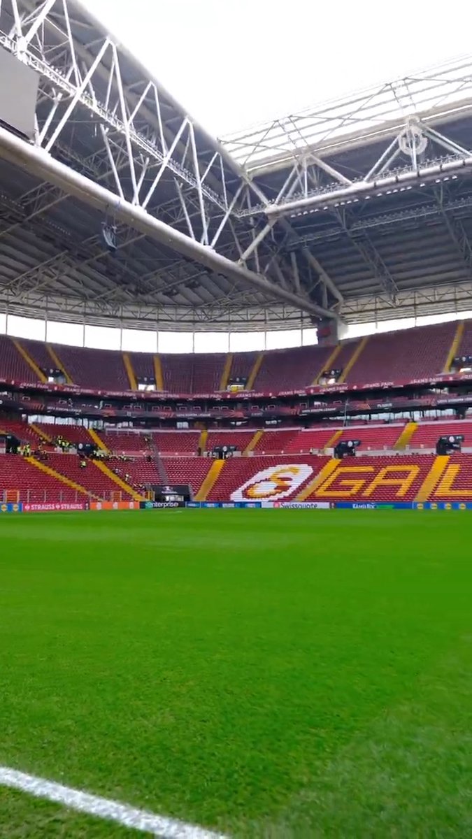 🏟️ Ali Sami Yen maça hazır! #GSvDK #UEL