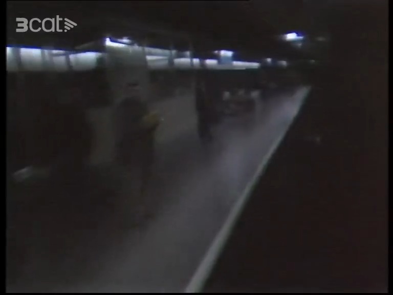 Reportatge de la secció "Reporters de nit" del "Telenotícies migdia" sobre les tasques de manteniment que es feien al metro de Barcelona l'any 1986