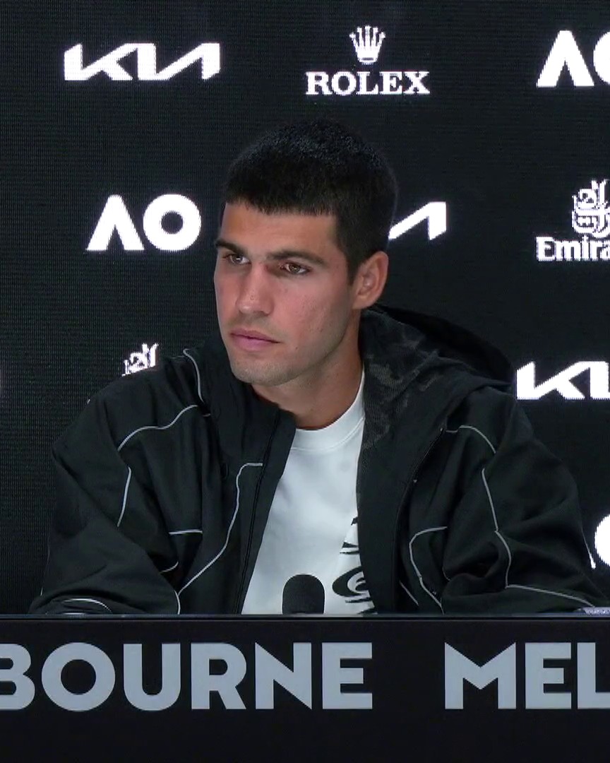 🎾 Carlos Alcaraz, a pregunta de Angel Gª Muñiz ❌ “Yo creo que alguien que está pensando en retirarse si hubiera perdido el segundo set, no hubiera jugado de la manera que ha jugado después” 📹 Eurosport.es 📻 #PartidazoCOPE
