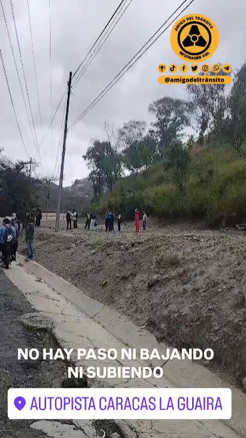 #22Ene Atención no hay paso por la Autopista Caracas La Guaira NI subiendo NI bajando #Caracas