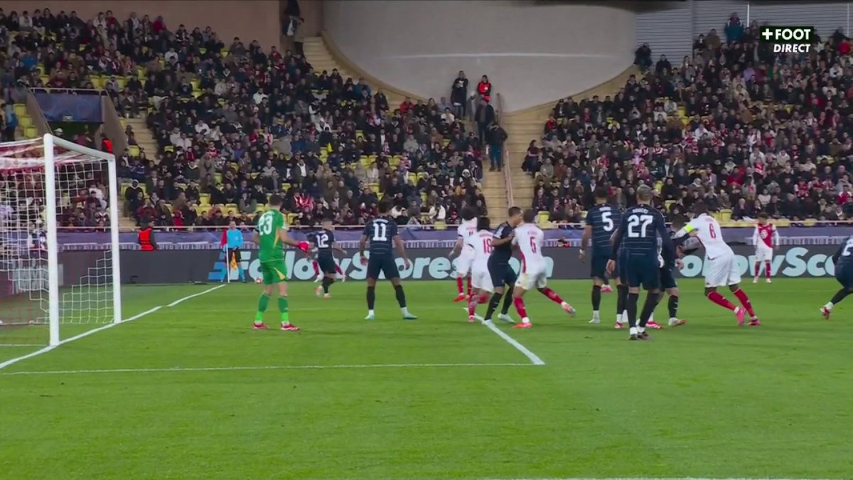 LA FAUTE DE MAIN DE MARTINEZ ET WILFRIED SINGO SUIT PARFAITEMENT 😹❤️🤍 🎥 CANAL+ Foot