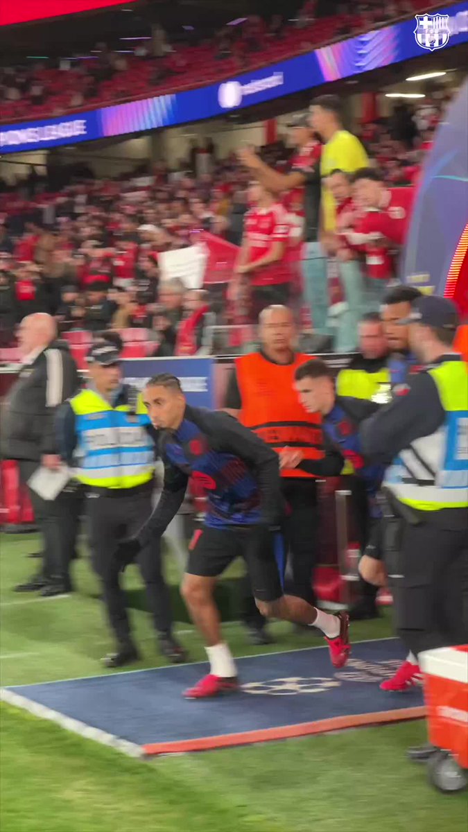 Here we go! 🔥 #BenficaBarça | UEFA Champions League