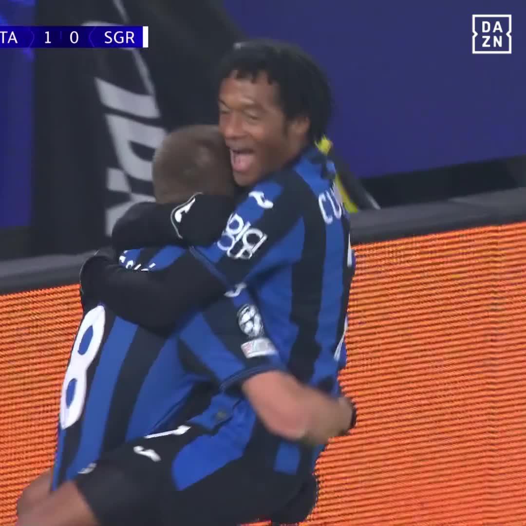 Cuadrado hat auch mit 36 noch Lust auf ein Tänzchen 💃 #DAZNmoment #UCL