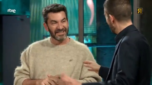 Aquí no se tira nada. Como si fuésemos sobrados de invitados 😅 #LaRevuelta Arturo Valls Oficial