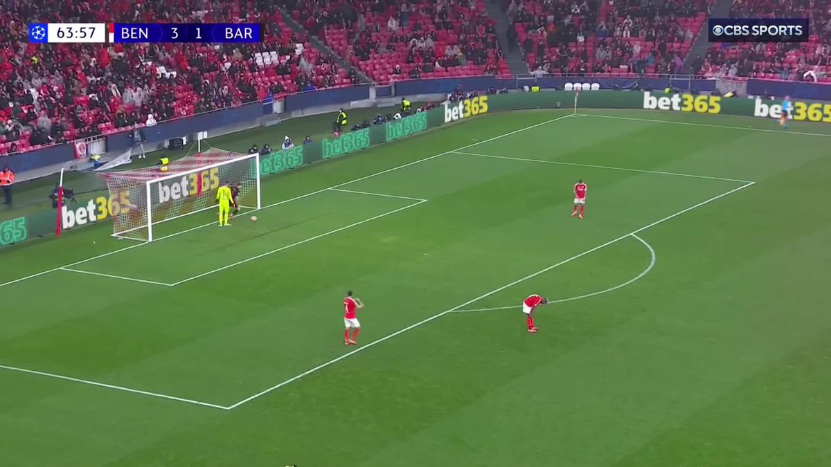 Just when you thought you'd seen it all in football 🥴 (via CBS Sports Golazo ⚽️)