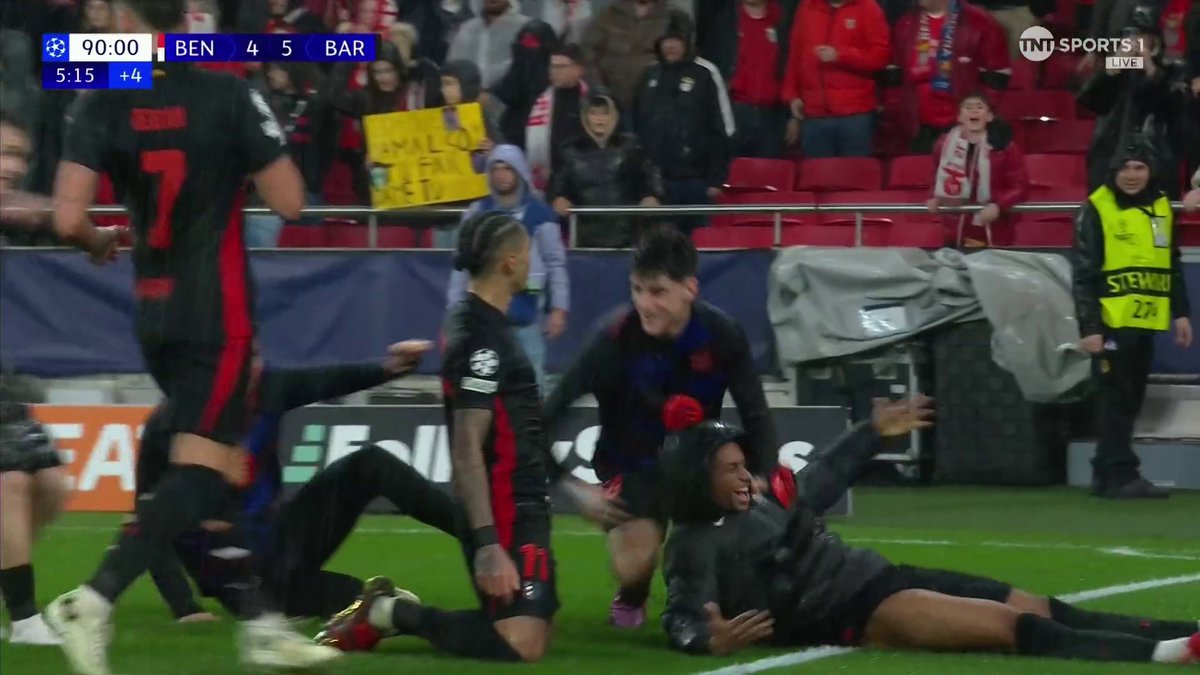 OH MY WORD, RAPHINHA WINS IT FOR BARCELONA 🤯 Against all odds, it's 5-4! What a turnaround! 📺 TNT Sports & discovery+ UK