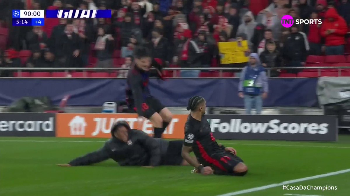 Fico maluco com jogo de futebol bem narrado.