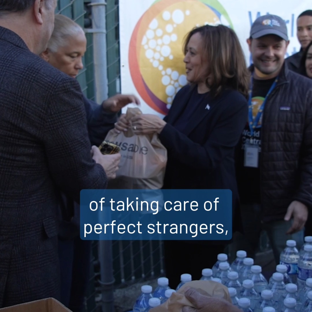 "Moments of crisis really do reveal the heroes among us... These are folks who understand the strength and value of community.” Former Vice President Kamala Harris joined WCK’s relief efforts in Southern California, serving meals alongside people directly affected by the fires. Local chefs and volunteers, many of whom lost their own homes in the blazes, continue to show up daily to cook for their communities. #ChefsForCalifornia