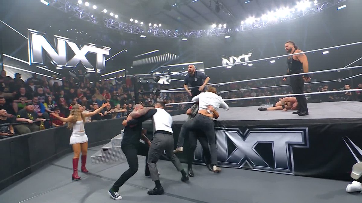 This match just turned into CHAOS! 😱 What is IZZI DAME doing here?!? 😳 #WWENXT