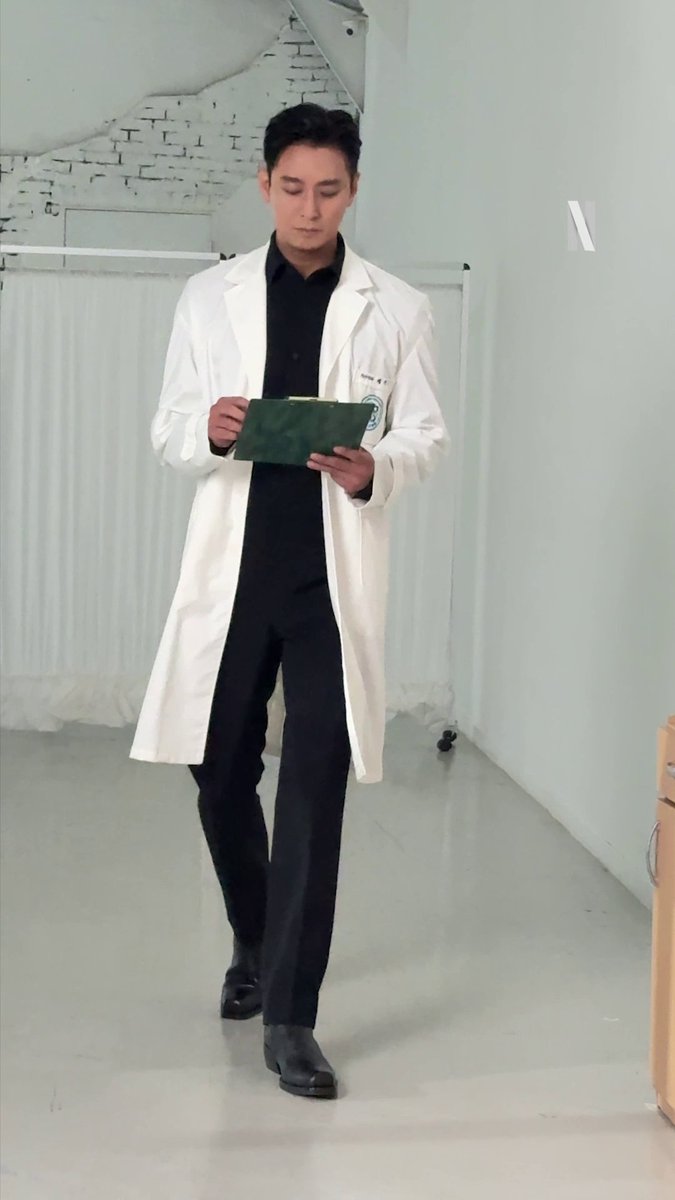 Ju Ji-hoon &amp; Choo Young-woo dogan (dokter ganteng) era nih! The Trauma Code: Heroes on Call, tayang 2 HARI LAGI di Netflix!