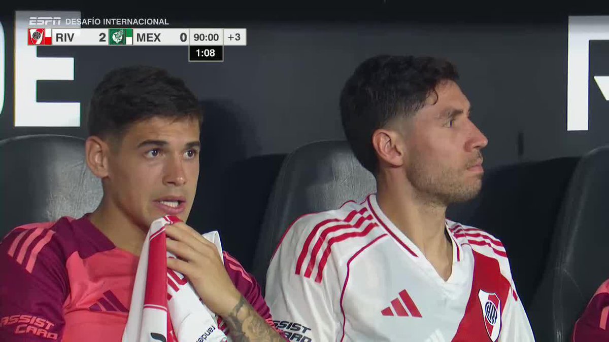 “Y COMO SIEMPRE LA 12 VA A CORRER SIN PARAR” Cantan Montiel y Martínez Quarta en el banco, extrañaban a River y el Monumental los tipos