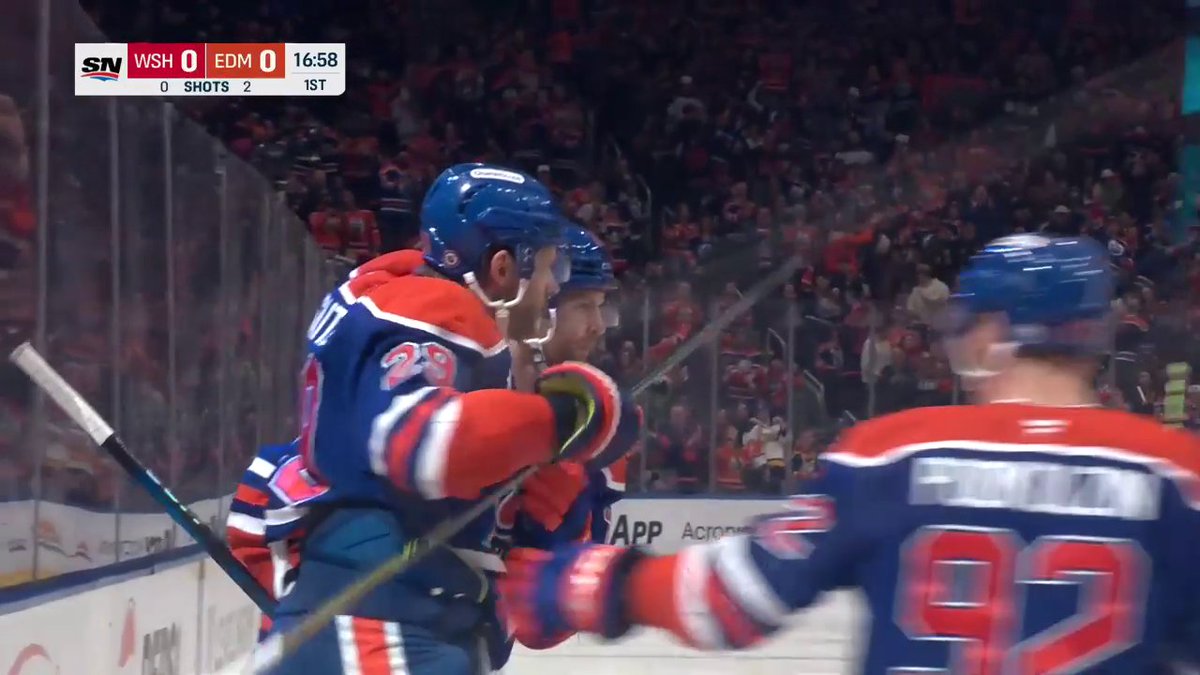 WHAT A BACKHAND 😳 That's Leon's League-leading 34th goal of the season!