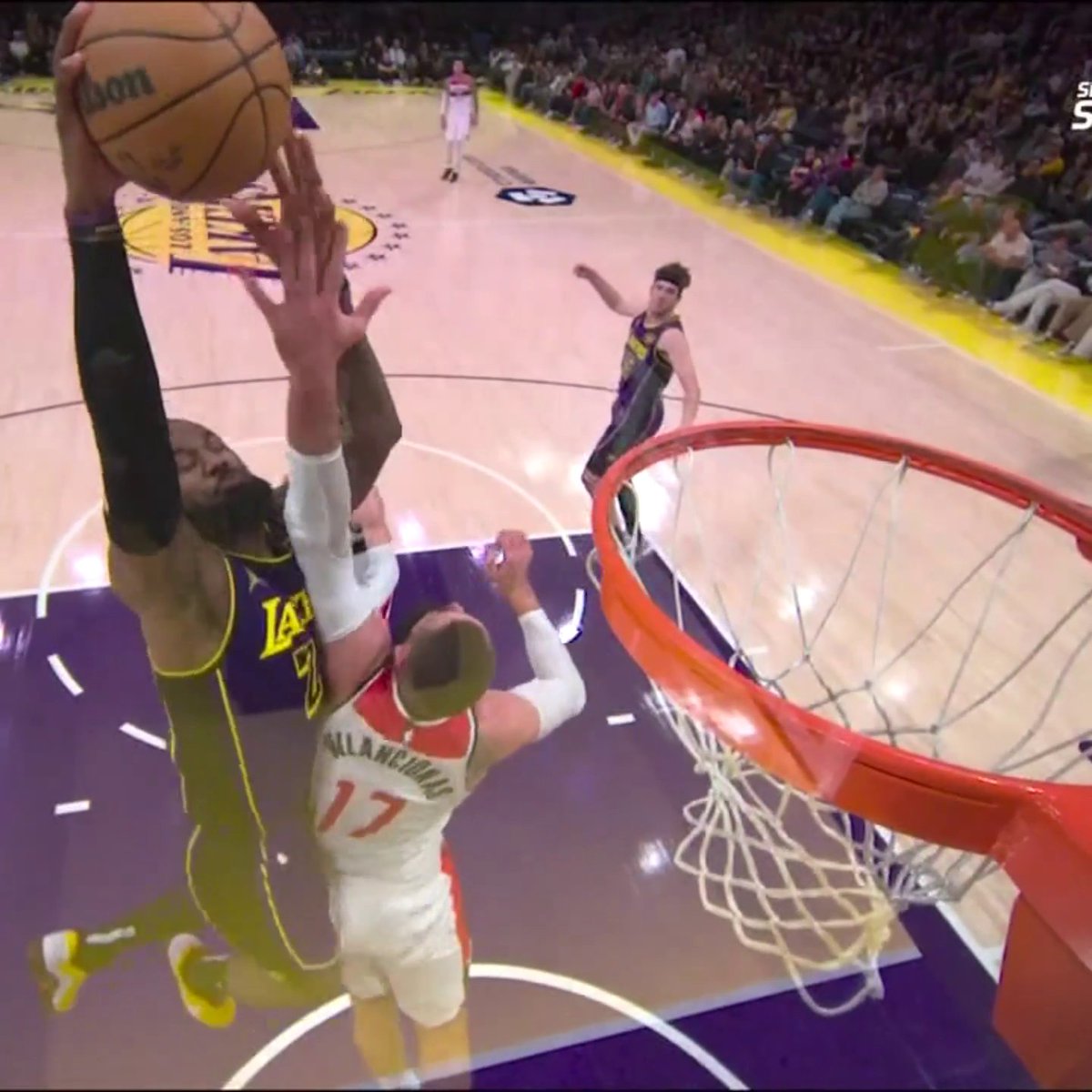 LEBRON PUT THE WIZARDS ON A POSTER 💪