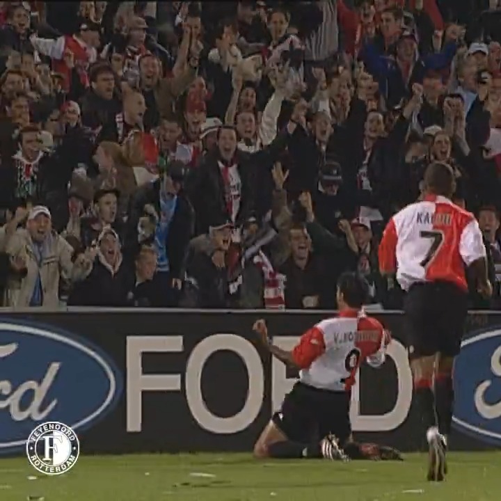 Van Hooijdonk &amp; Tomasson vs. Bayern München in 2001. 💥 #UCL