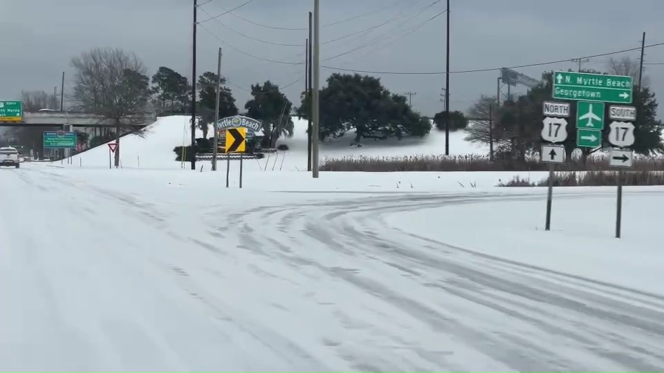 MYRTLE BEACH SNOWFALL: ABC15's Simon Williams shares what Highway 17 looks like.❄️