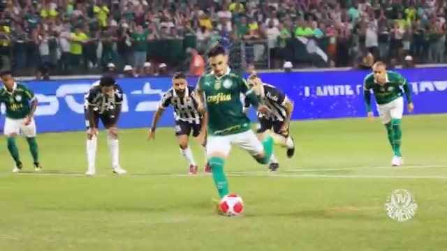 Recordar é reviver a #MemóriaAlviverde! ⏮️🏆 No nosso último encontro com o Santos… o tricampeonato paulista consecutivo! Quem aí estava no Allianz Parque cantando e vibrando? 💚
