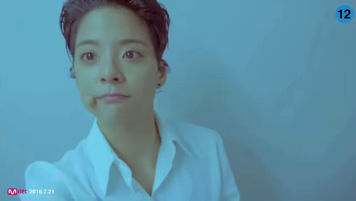 All Mine、SMがMV作らないなら自分たちで撮ろう！ってアンバーが言い出してf(x)4人が京セラ(SMT)で自分たちで撮って作ったセルカMVだし、2018年アンバーとルナちゃん2人だったSMTでAll Mine歌ってくれたのめちゃくちゃ嬉しくて泣いたの思い出す