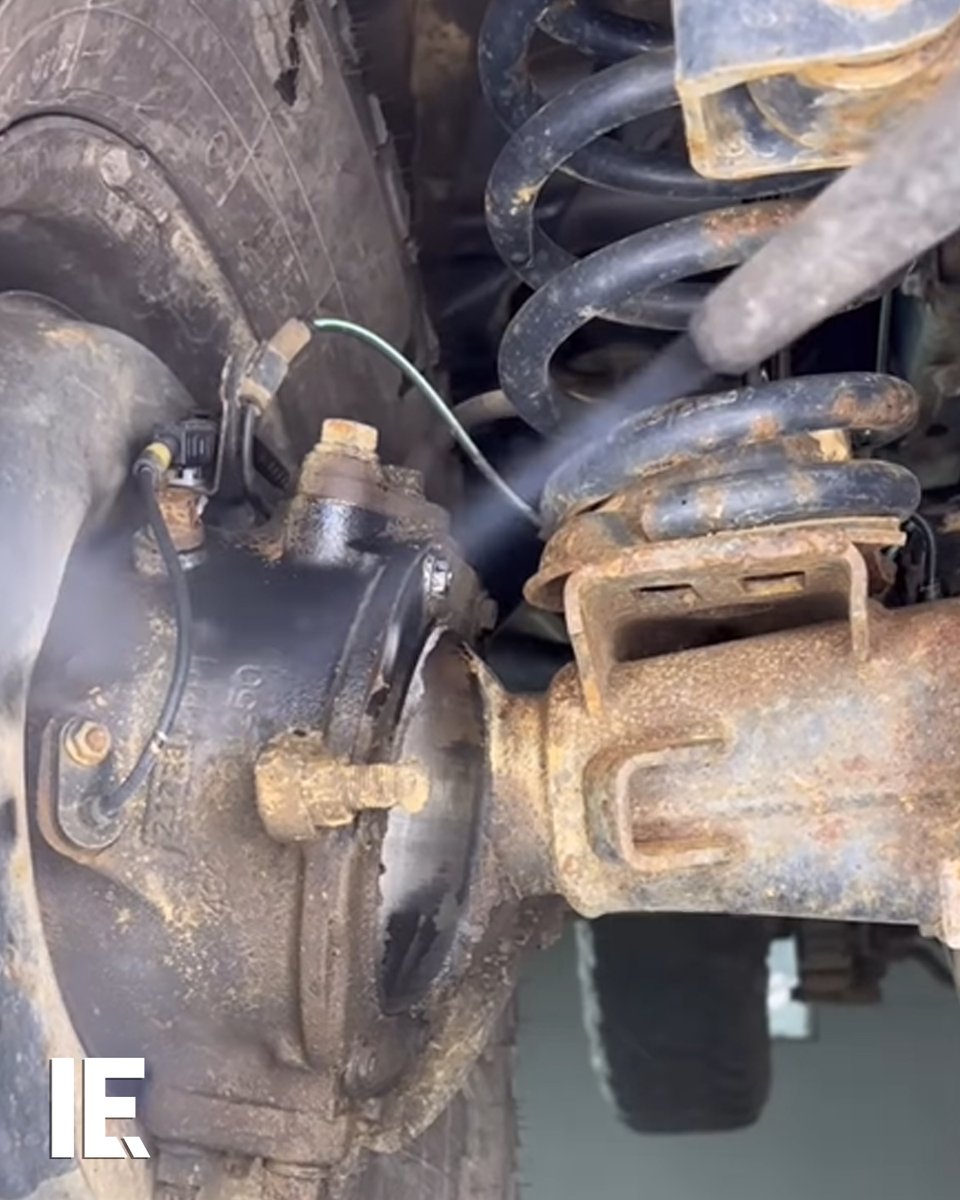 Watch dry ice remove rust and dirt like it was never there. 📽️: Instagram/ arctic_blasting #DryIceCleaning #RustRemoval #CarMaintenance #AutoRestoration #ProtectiveCoating