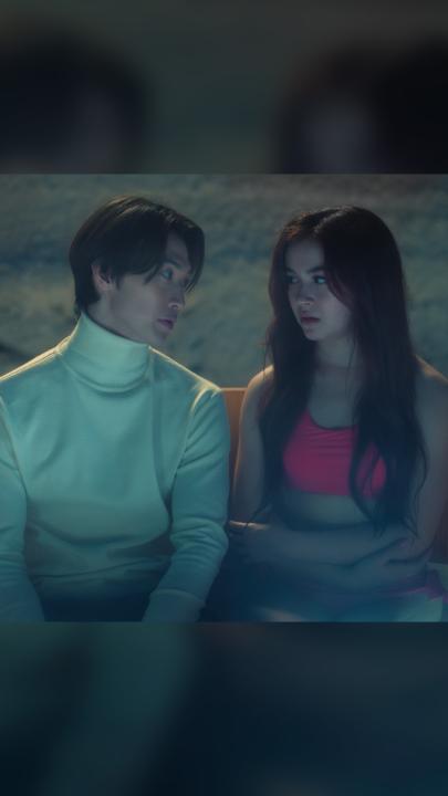 "Once i go in, that's it." Go behind the scenes of THE hot tub scene in XO, Kitty Season 2