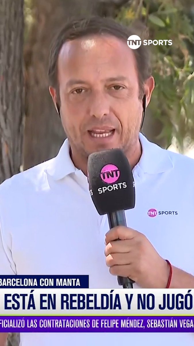 😮⚽🔵🔴 ATENCIÓN, AZULES Marcelo Díaz, en #PelotaParadaxTNTSports, reveló que #LaU seguirá en el mercado y buscará UN OCTAVO REFUERZO. Esto porque Gustavo Álvarez decidió reforzar el LATERAL IZQUIERDO de su planteamiento. ¿Quién llegará?