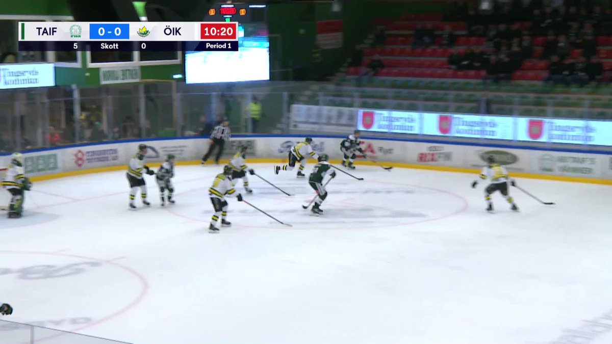 Öppet mål? Kevin-Ekman Larsson valde en snyggare lösning. 😎 Matchen pågår – streama på TV4 Play 📺